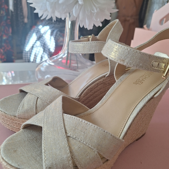 Micheal Kors Cream Sandals - Picture 4 of 9
